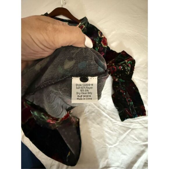 Johnny Was Velvet & Silk Floral Button Up Tunic sz XL NWOT - Picture 8 of 9